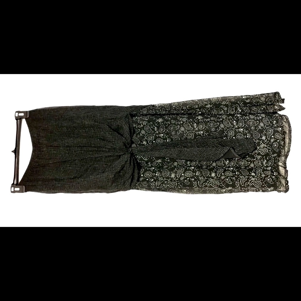 Chico’s Size 0 gray and black skirt